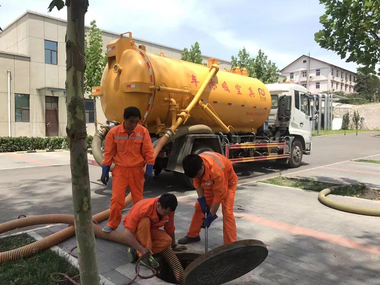 桦甸化粪池清理与5-8吨吸粪车施工效率分析